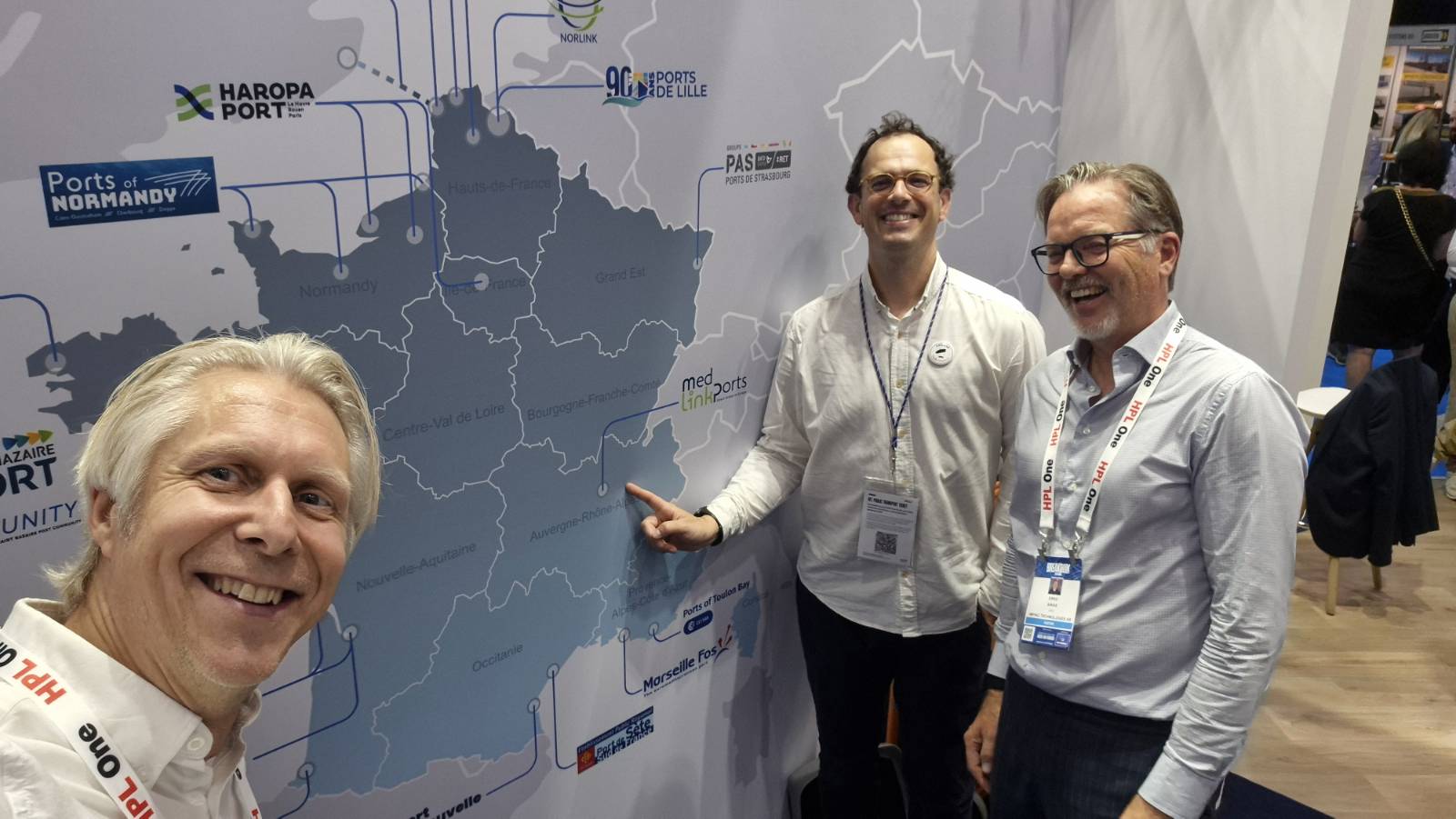 Inphiz with French port representatives at a map of France's ports